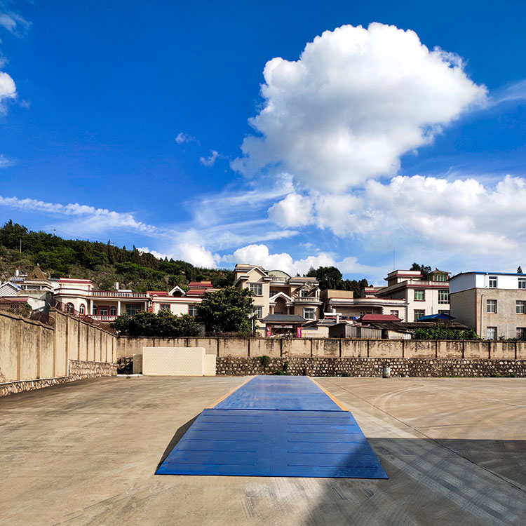 云南大理100噸地磅秤鋼基礎(chǔ)移動(dòng)地磅秤 云南大理100噸地磅秤鋼基礎(chǔ)移動(dòng)地磅秤